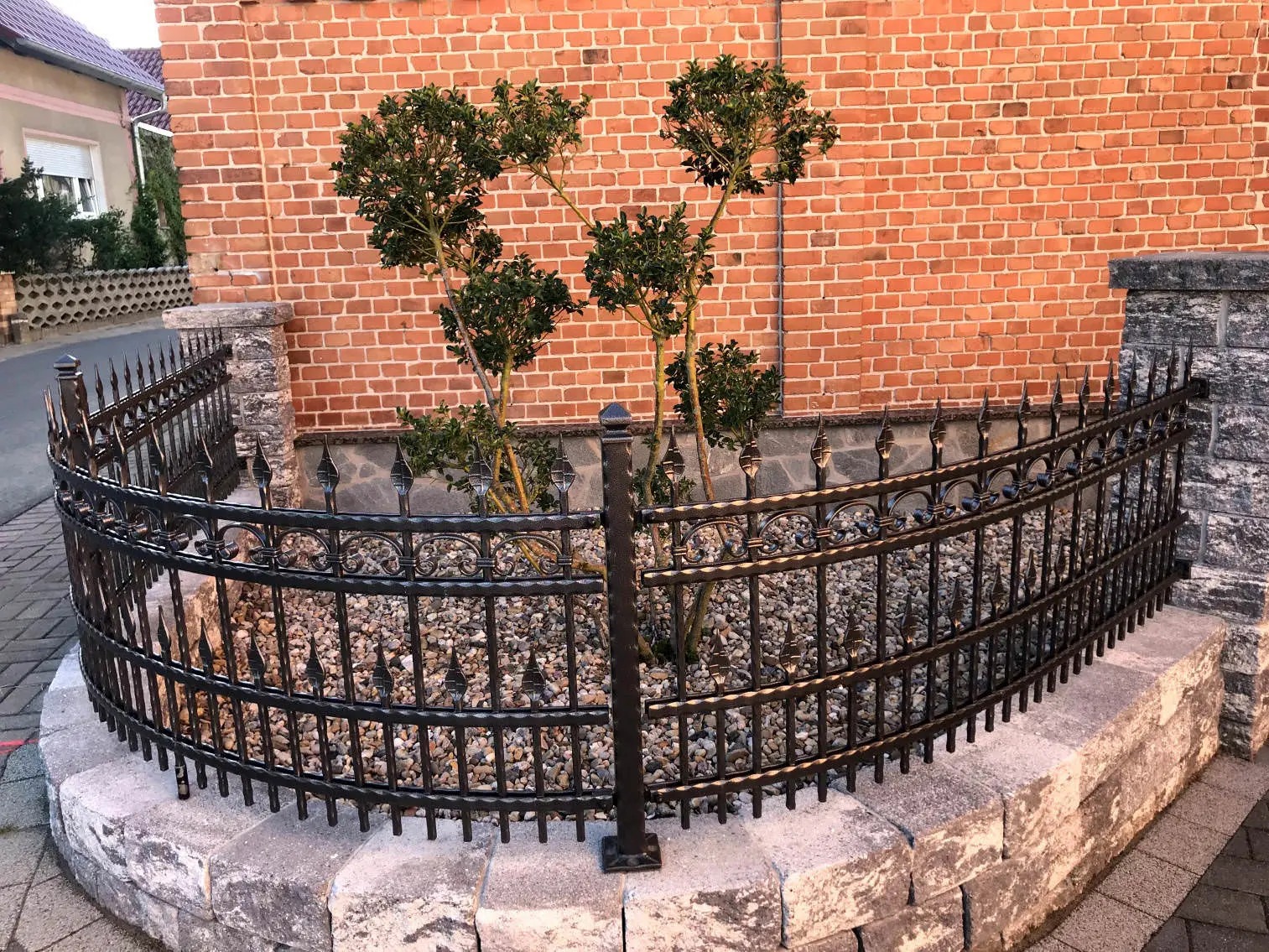 Metallbau_Lehmann Entdecken Sie die harmonische Verbindung von Funktionalität und Kunstfertigkeit mit den maßgeschneiderten Metalllösungen von Lehmann Boote, wo jedes Projekt die Handschrift unseres erfahrenen Teams trägt und darauf abzielt, nicht nur Ihre Sicherheit zu erhöhen, sondern auch stilvolle Akzente in Ihrem Umfeld zu setzen, sodass Sie sich in jedem Raum und an jedem Ort rundum wohlfühlen können.